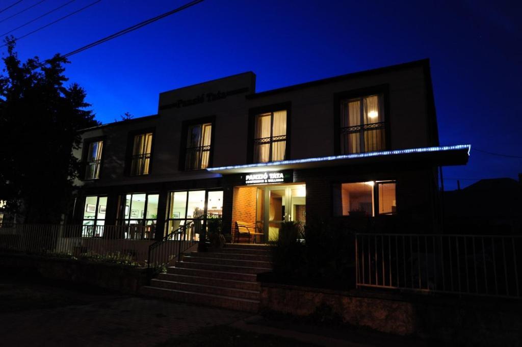 Bed and Breakfast Panzió Tata Exterior foto